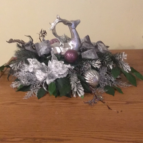 🌻 Large reindeer holiday centerpiece. - Picture 3 of 3